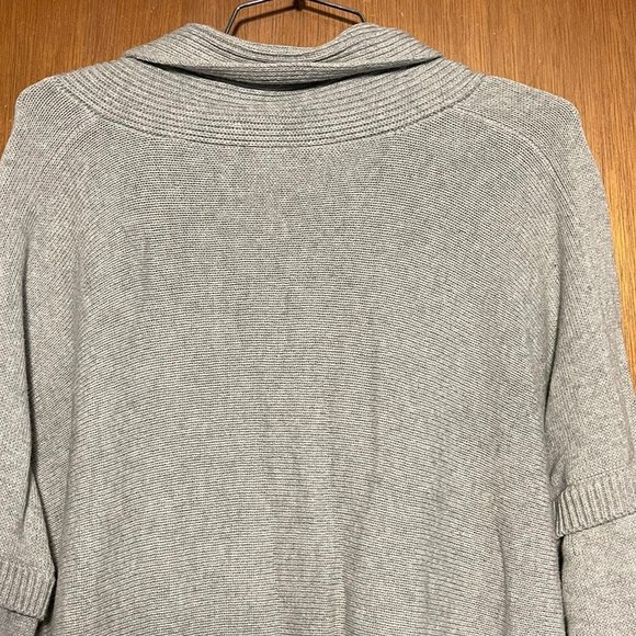 CAbi Gray Cable Knit Woman's Charlotte Poncho Sweater Size Small - Picture 7 of 8